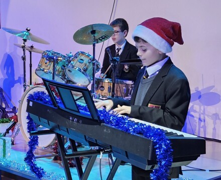 20251210 182434 Y Sev concert